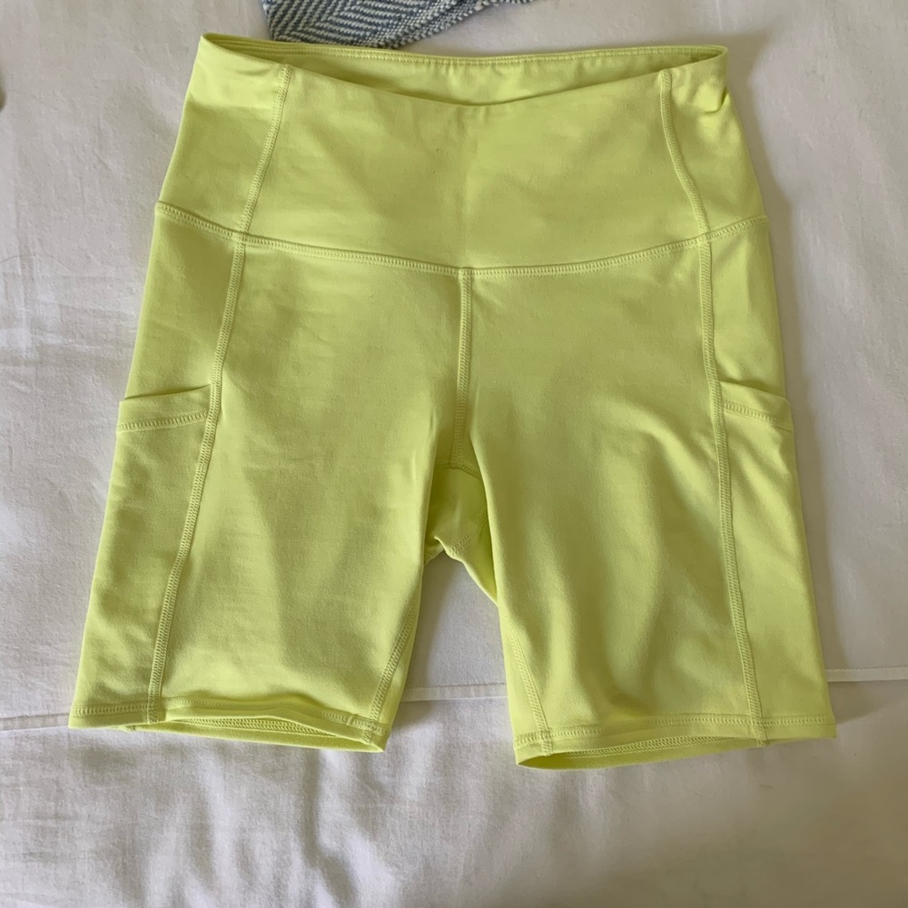 High Waisted Bike Shorts With Side Pockets